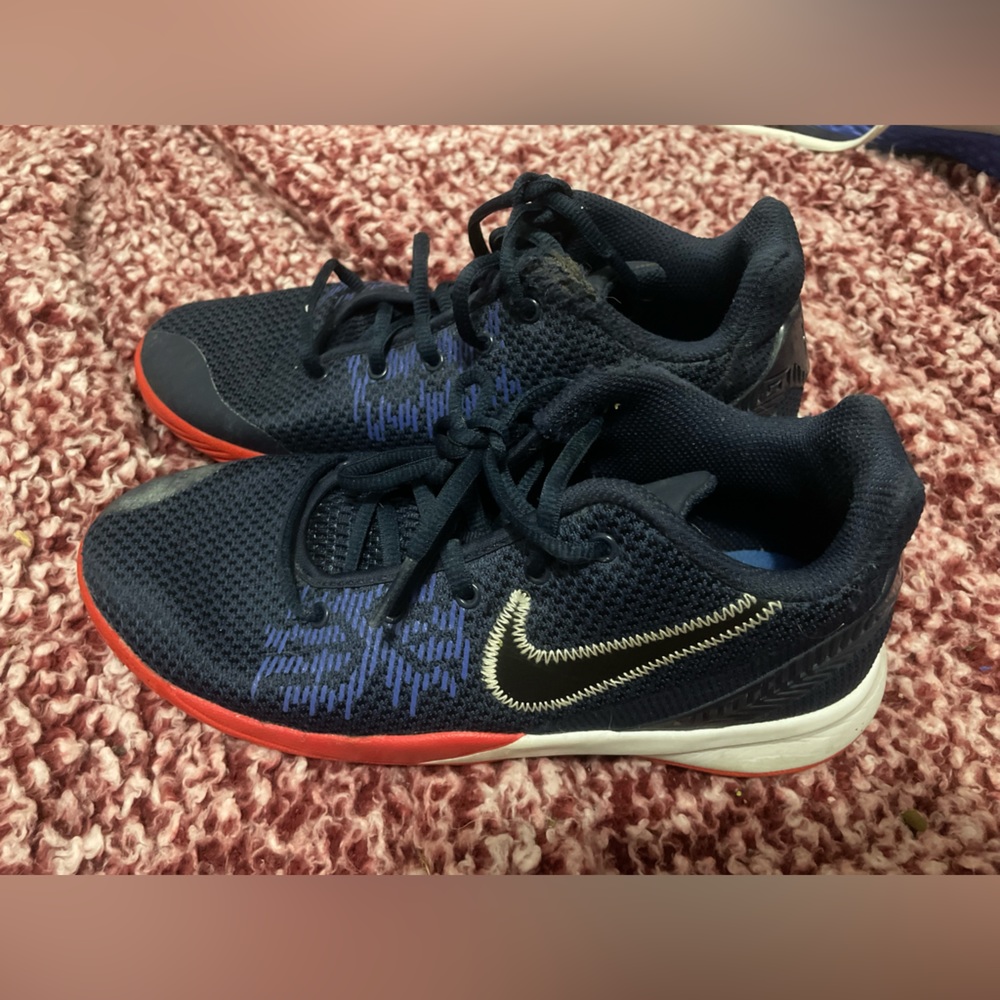 Kyrie Irving b-ball shoes. Boys 6.5